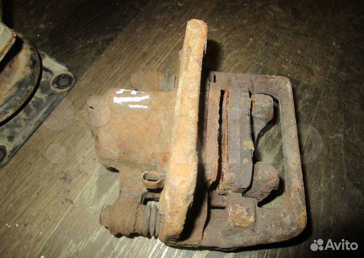 Суппорт тормозной задний Honda Shuttle 2000