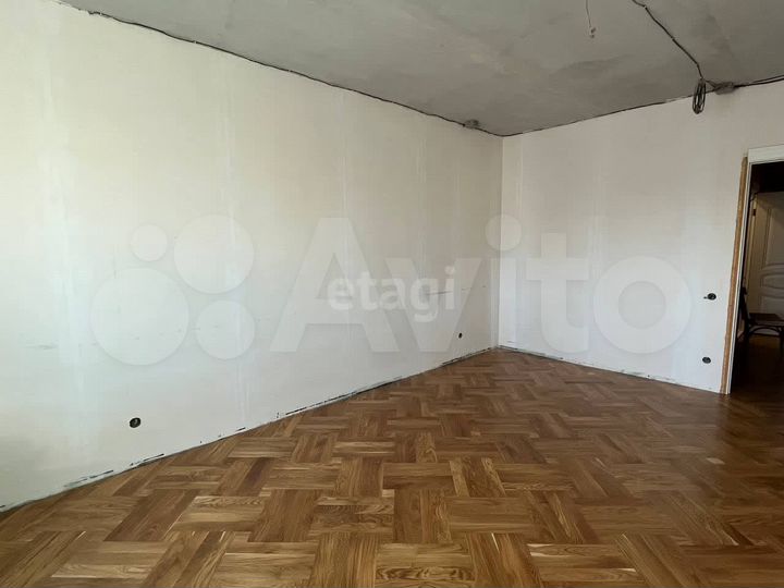 2-к. квартира, 80 м², 6/9 эт.