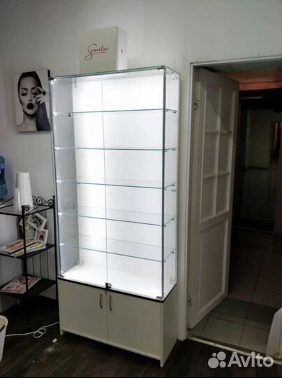 Витрины для любых товаров новые