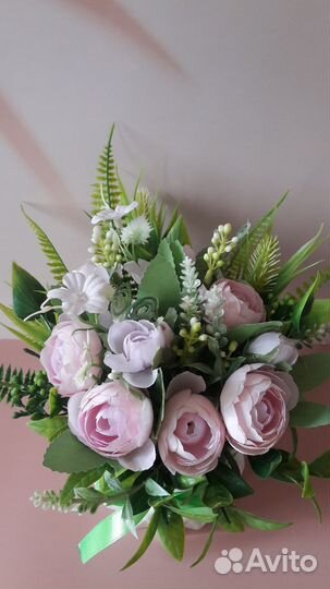 Букет в кашпо из гипса с искусственными цветами