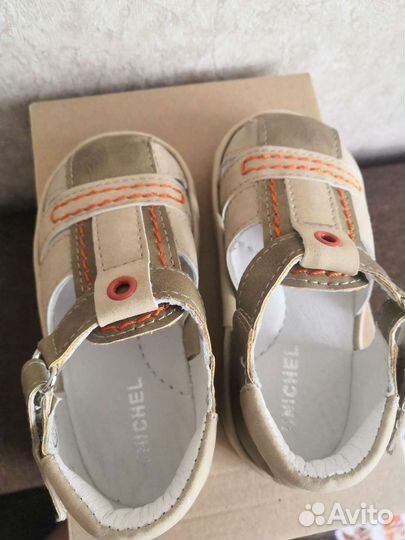 Сандалии новые