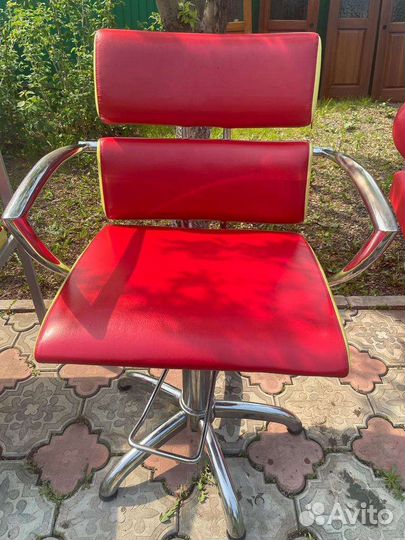 Парикмахерское кресло