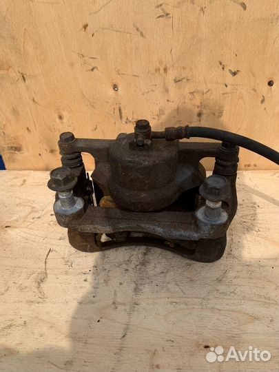 Тормозной суппорт Nissan Qashqai J10 правый