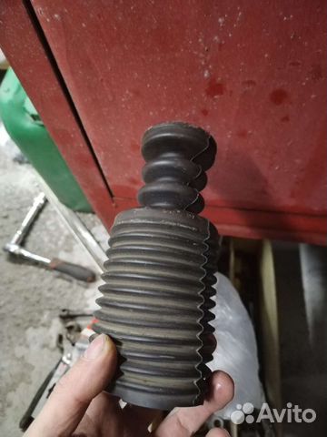 Пыльник стойки Лансер 10