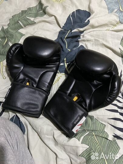 Боксерские перчатки
