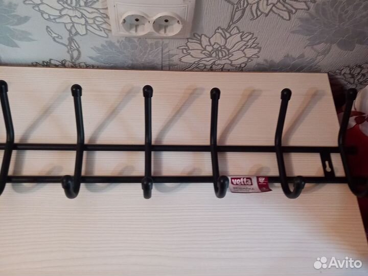 Вешалка новая прочная