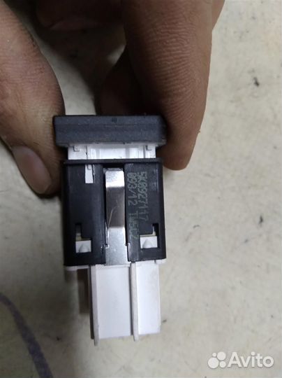 Кнопка антипробуксовочной системы VW Golf VI 2009
