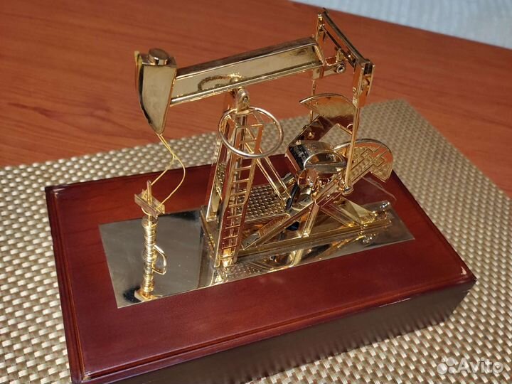 Нефтяная вышка. Макет нефтяной качалке