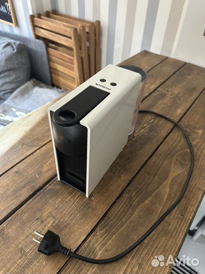 Капсульная кофемашина Nespresso Essenza Mini C30