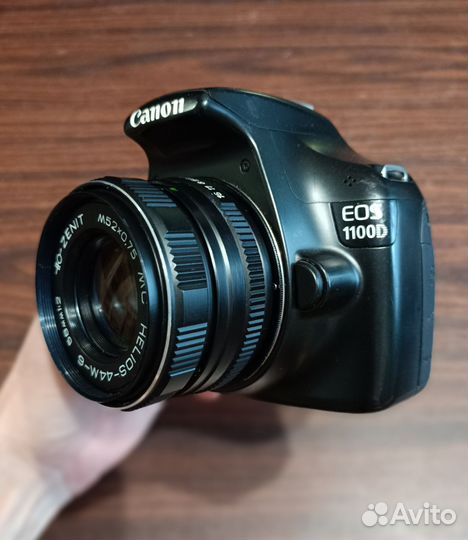 Зеркальный фотоаппарат Canon 1100D