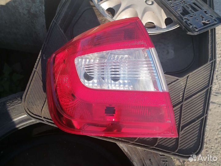 Фонарь задний левый. Шкода рапид 2016