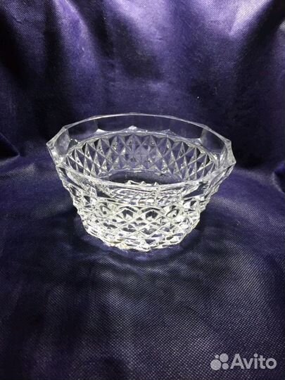 Хрустальные вазы и салатники