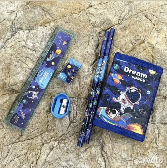 Набор канцелярских принадлежностей