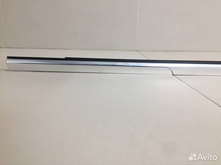 Уплотнитель стекла двери Volkswagen Tiguan 2017