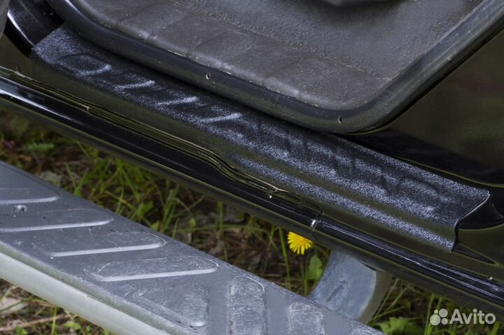 Накладки на пороги Nissan Navara D40 (05-15) RA