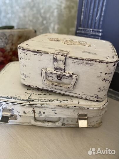 Декоративные чемоданы