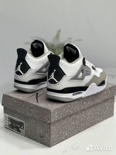 Кроссовки Nike Air Jordan 4