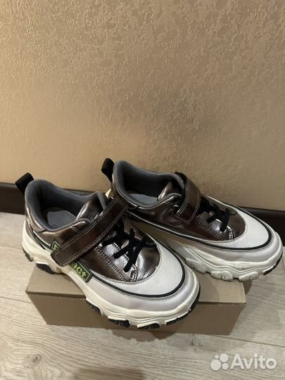 Кроссовки для девочки