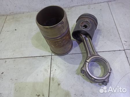 Поршень с шатуном Вольво