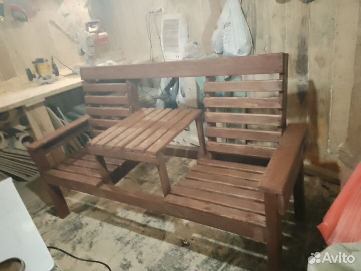 Скамейка со столиком