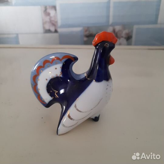 Фарфоровая статуэтка 