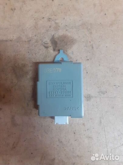 Блок управления дверьми Toyota Mark II JZX110