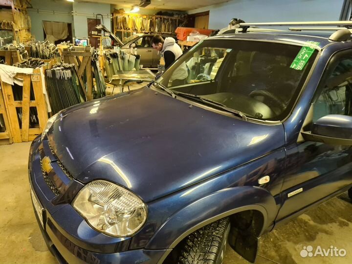 Заднее стекло Ford Galaxy II с эо (2006)