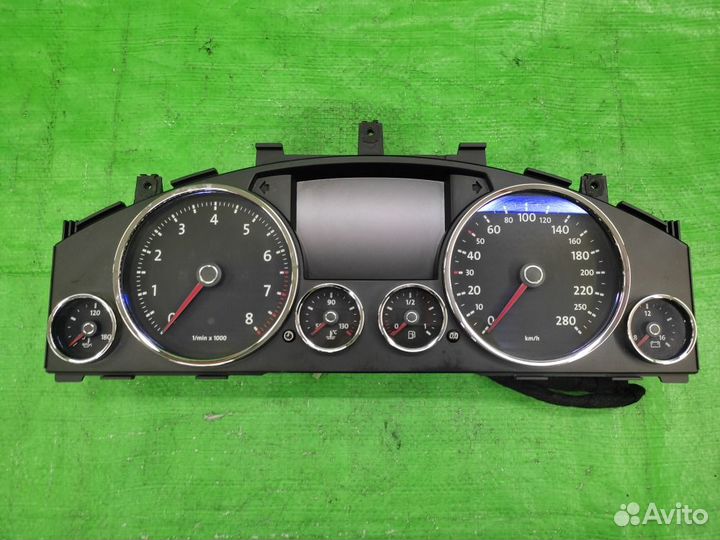 Панель приборов цветной экан VW Touareg 07-10