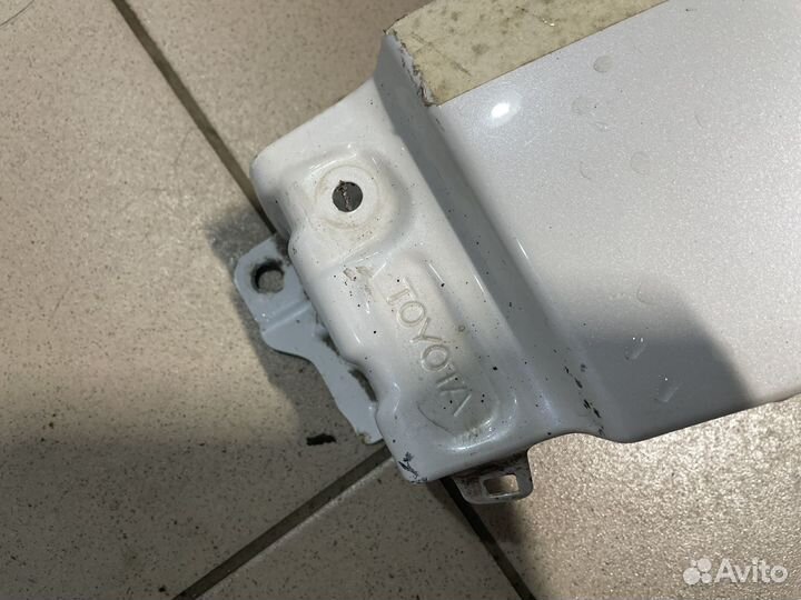 Крыло правое оригинал Lexus LX570