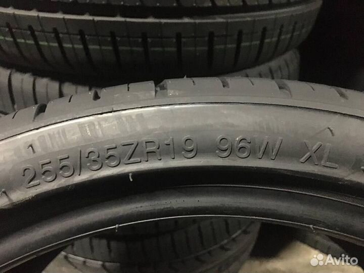 Rydanz Roadster R02 255/35 R19 96W
