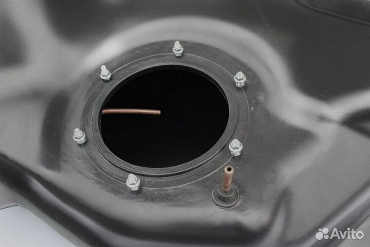 Топливный бак Митсубиси Лансер 10