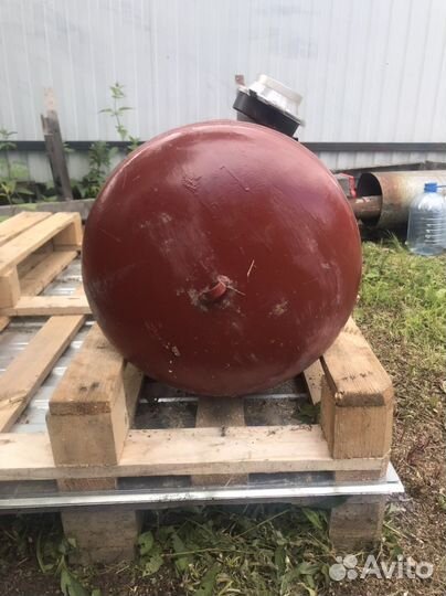 Автомобильный газовый баллон