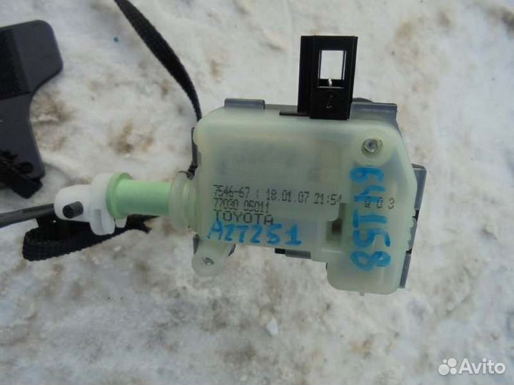 Замок лючка бензобака Toyota Avensis AZT251