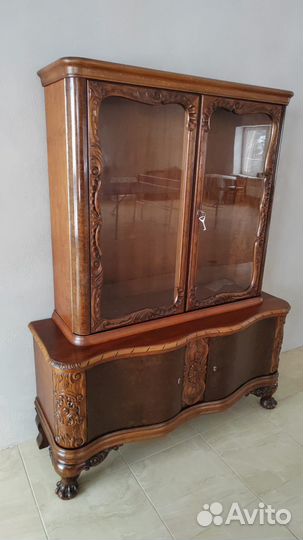 Антикварный сервант