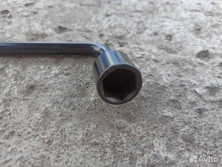 Ключ балонный (колесный) Nissan Primera P12