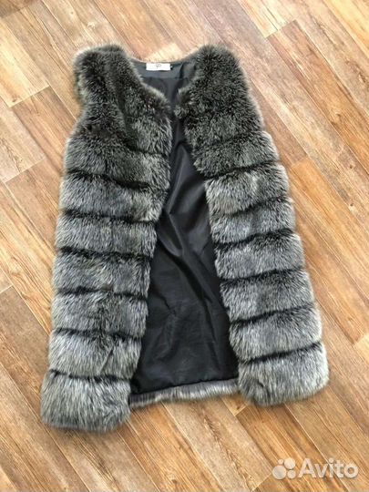 Шубка жилетка меховая новая