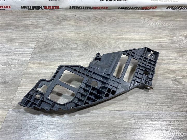 Кронштейн фары правый VW Гольф 6