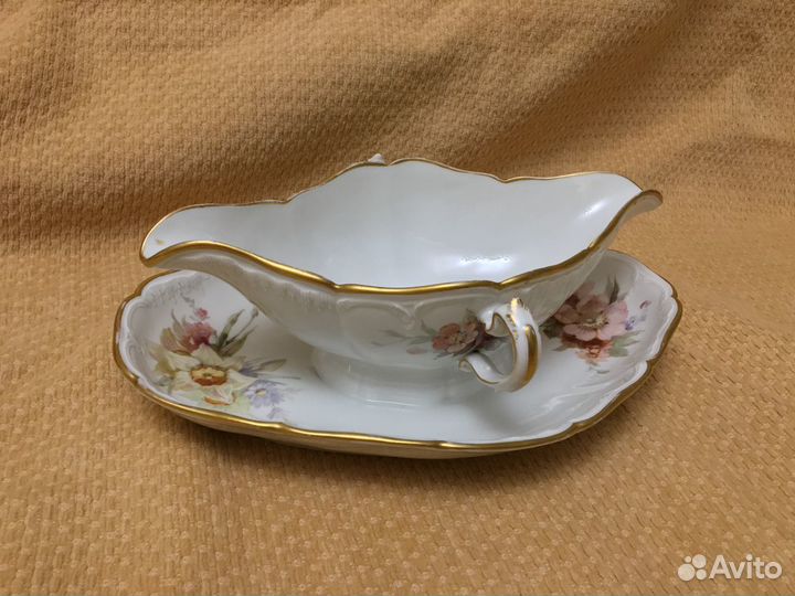 Антикварный фарфоровый соусник
