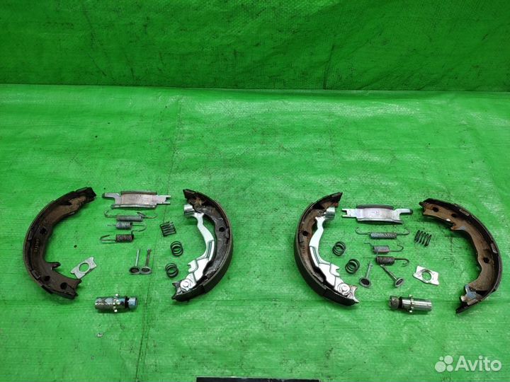 Колодки ручника комплект Jeep/Dodge/Chrysler