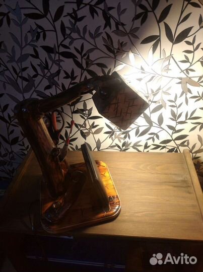 Светильник из дерева с органайзером