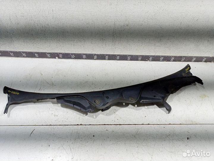 Водосток лобового стекла (жабо)