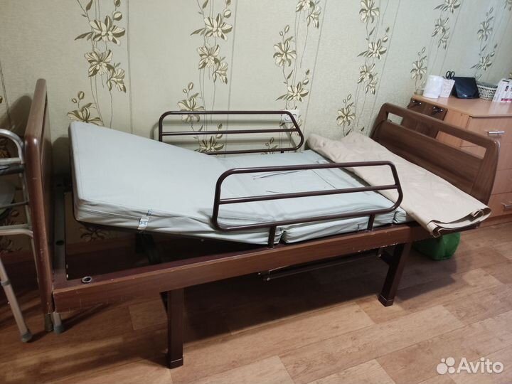 Кровать для лежачих больных, функциональная