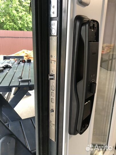 Установка электронных умных замков