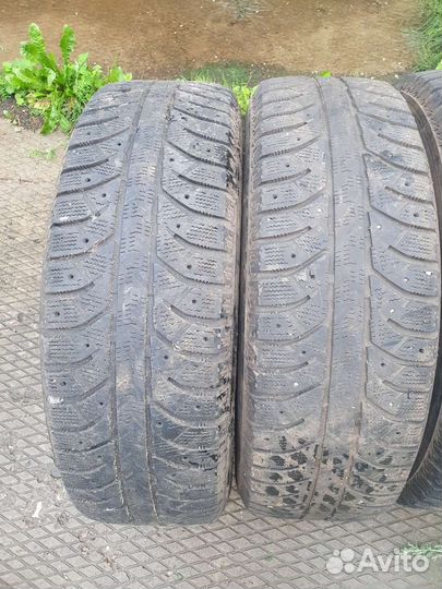 Bridgestone Ice Cruiser 7000S 225/70 R16 107T