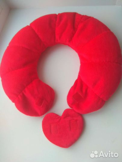 Подушка красная на шею с сердечком