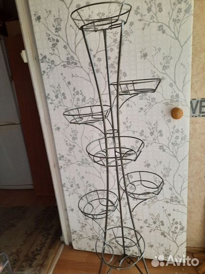 Подставка под цветы металлическая