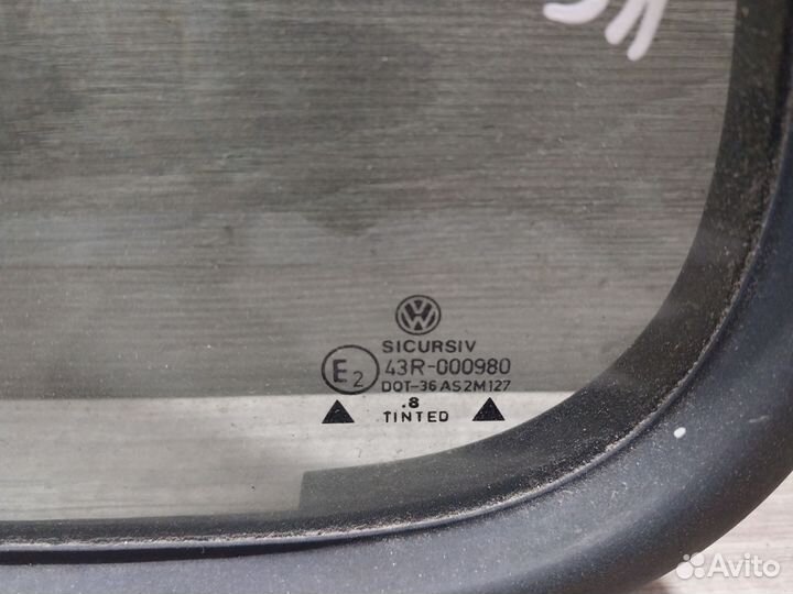 Стекло двери заднее левое Volkswagen Golf 4