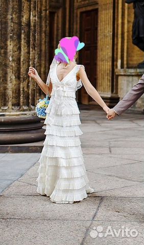 Силуетное облегающее свадебное платье и фата