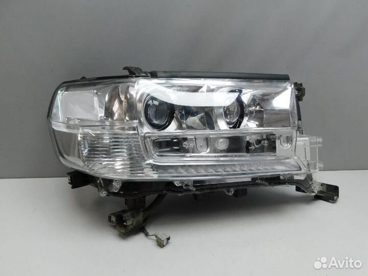 Фара правая Toyota Land Cruiser