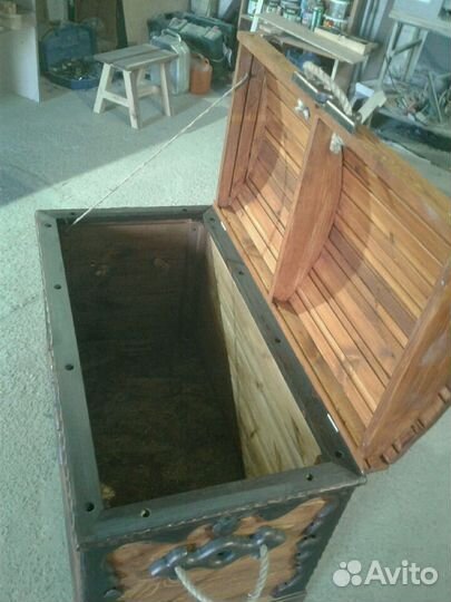 Сундук деревянный